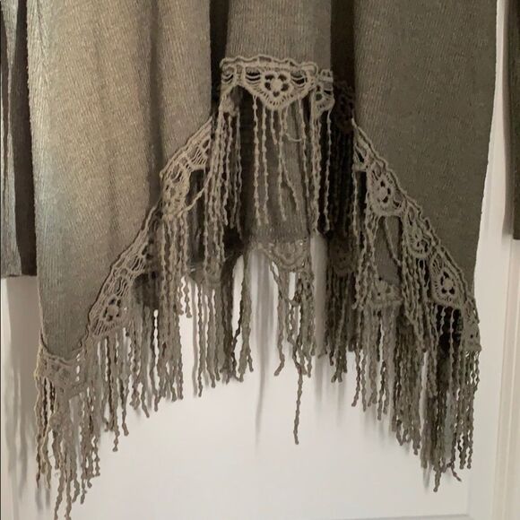 Green shirt - Picture 2 of 4